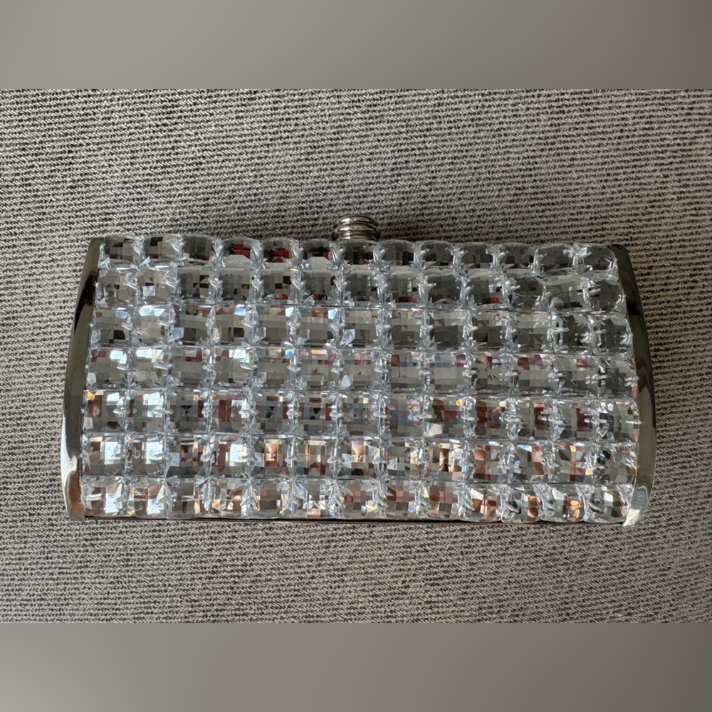 La Regale Elegant Silver Clutch Bag - Picture 1 of 15